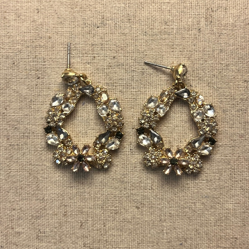 ✨ Crystal Floral Wreath Drop Earrings - Picture 2 of 5